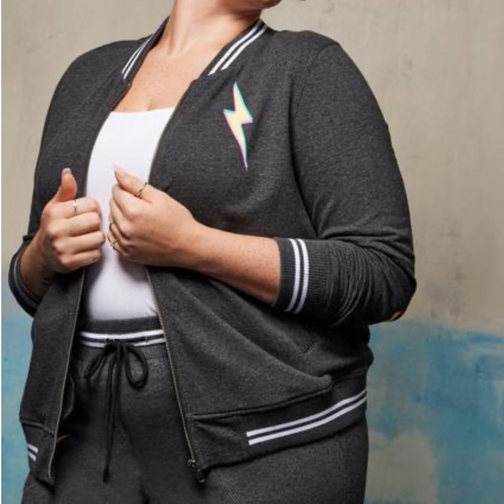 Torrid - LoveSick Skull Bolt Charcoal Heather Fleece Relaxed Bomber Jacket - 3X - Picture 4 of 10